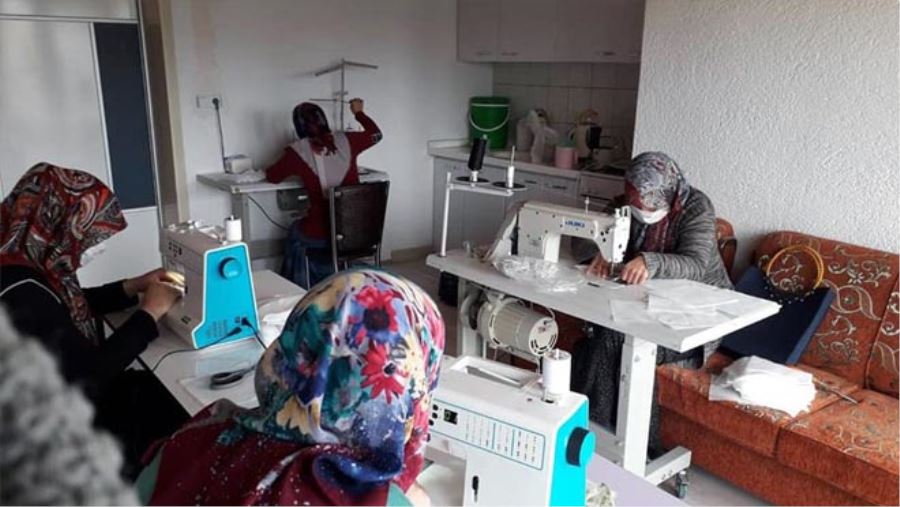 TOMARZALI KADINLAR MASKE ÜRETMEYE BAŞLADI