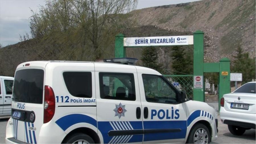 MEZARLIK SÜSÜ VERİLEN YER POLİSİ HAREKETE GEÇİRDİ