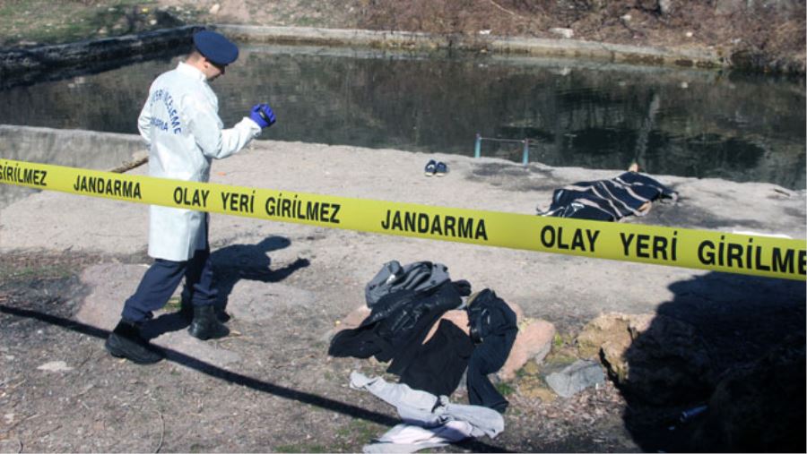 SERİNLEMEK İÇİN GİRDİĞİ YAPAY GÖLETTE BOĞULDU