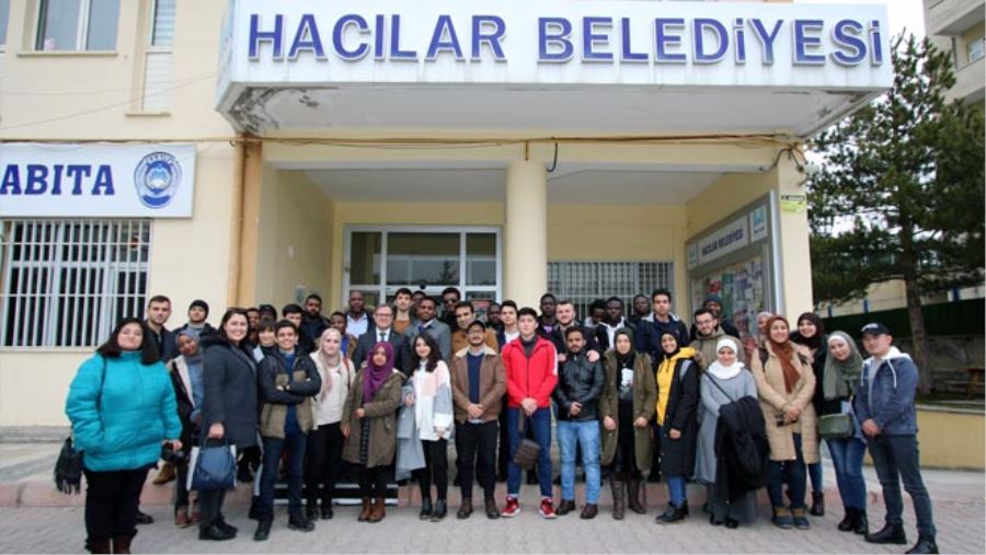 YABANCI ÖĞRENCİLERDEN BAŞKAN ÖZDOĞAN’A ZİYARET