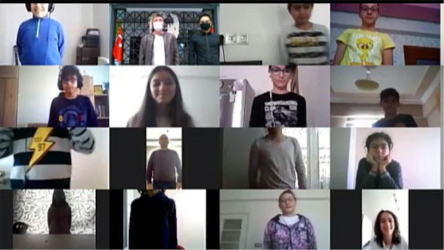 İSTİKLAL MARŞI AŞKI KORONA TATİLİ DİNLEMİYOR