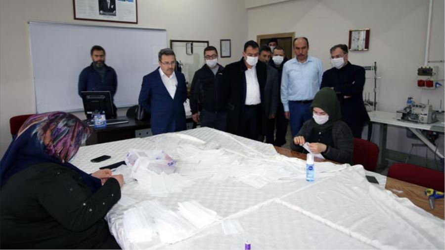 HACILAR’DA MASKE ÜRETİMİ DEVAM EDİYOR