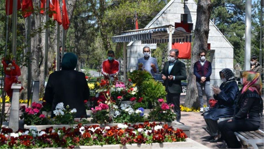 ŞEHİT POLİS AHMET CİHAN KİLCİ KABRİ BAŞINDA ANILDI