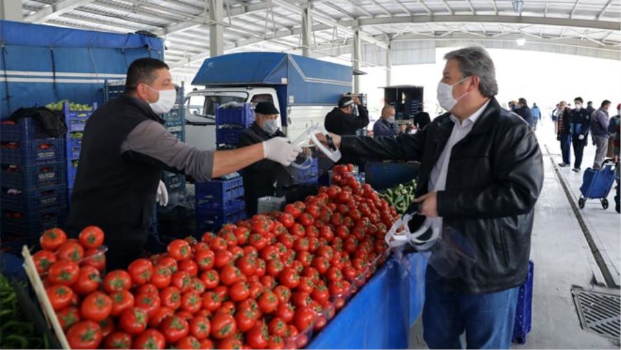 MELİKGAZİ’DE ESNAFA ÖZEL SİPERLİ MASKE DAĞITILDI