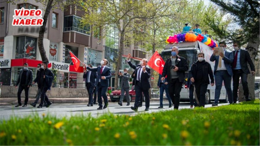 23 NİSAN KORTEJİ HALKIN AYAĞINA GİTTİ