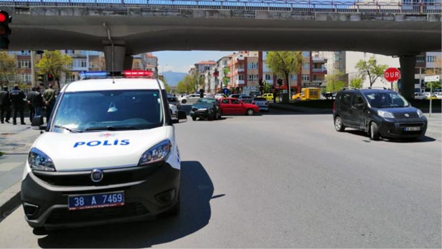 PERTE ÇIKAN ARAÇTAN HAFİF YARALI KURTULDU