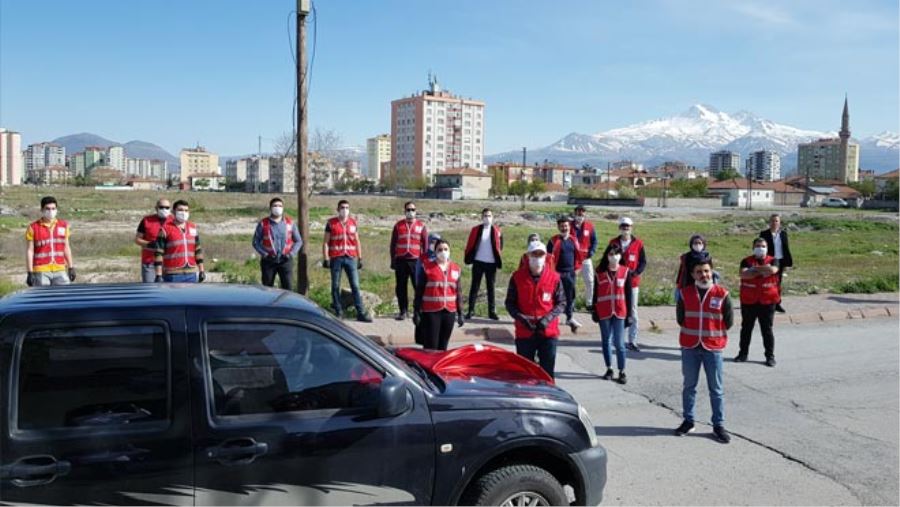HER GÜN 4 BİN KİŞİYE YEMEK