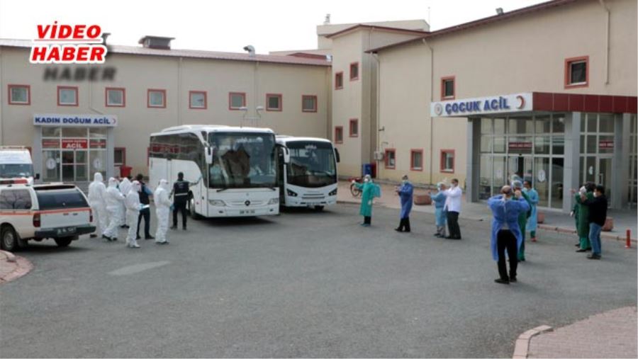 UMRECİLER ALKIŞLARLA UĞURLANDI