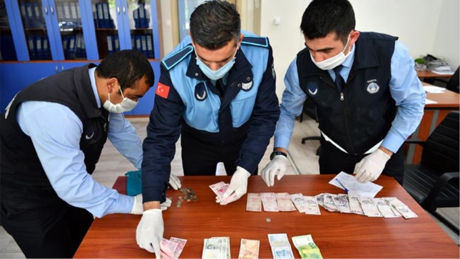 DİLENCİ DÖVİZLE YAKALANDI