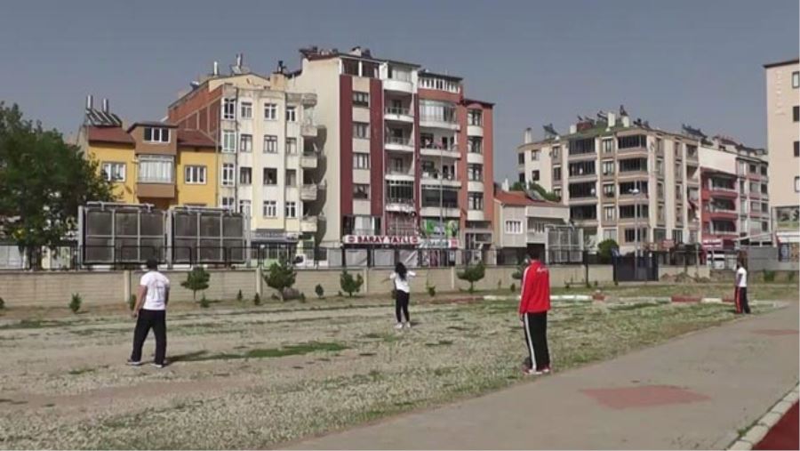 DEVELİLİLER BALKONLARDAN 