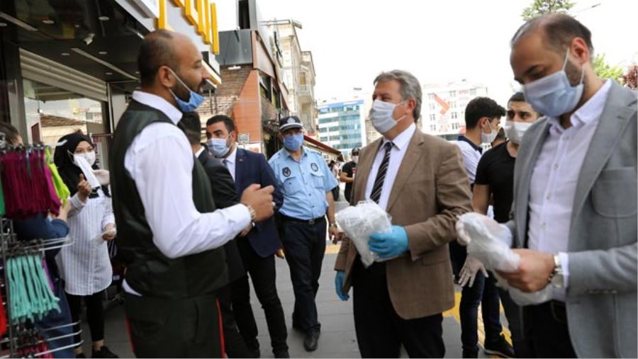 PALANCIOĞLU, MASKE DAĞITTI