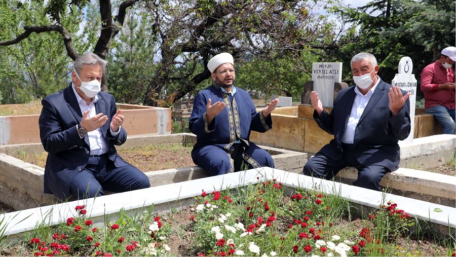 MELİKGAZİ İLÇESİ’NİN 40 MEZARLIĞINDA DUA EDİLDİ