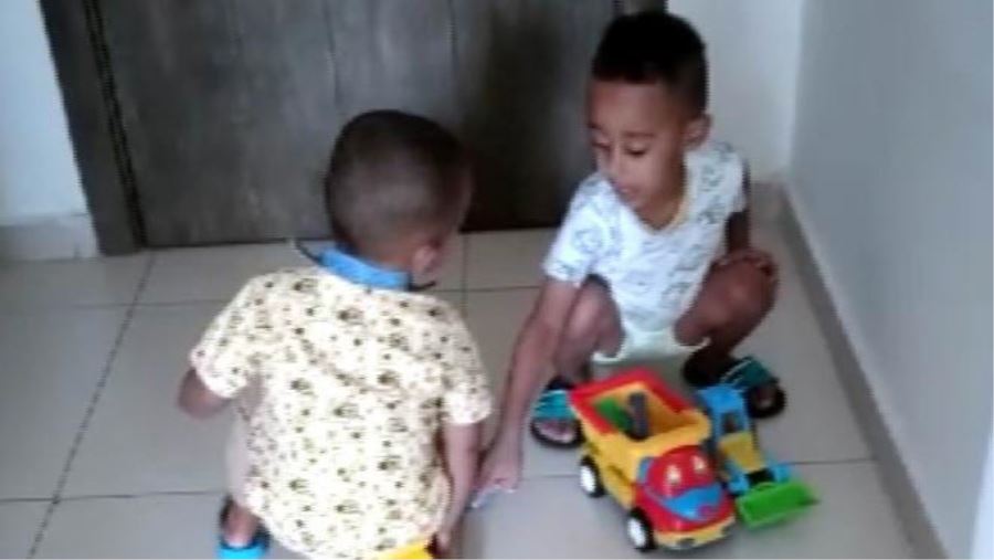 KARANTİNADAKİ ÇOCUKLARIN YÜZÜNÜ GÜLDÜREN SÜRPRİZ