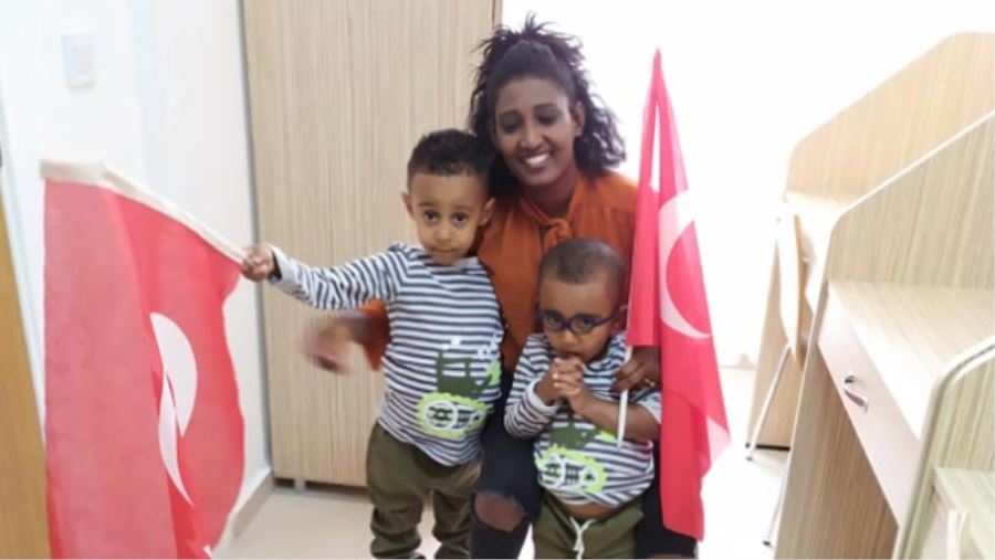 TÜRKİYE SEVDALISI ETİYOPYALI ANNE VE 2 ÇOCUĞU