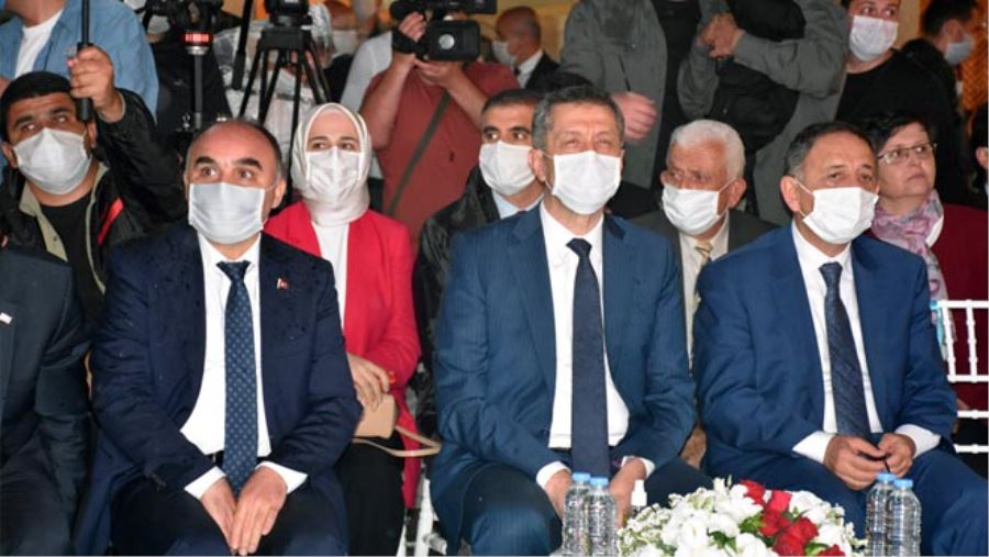 BAKAN SELÇUK 11 OKULUN YAPIM PROTOKOLÜ’NE İMZA KOYDU