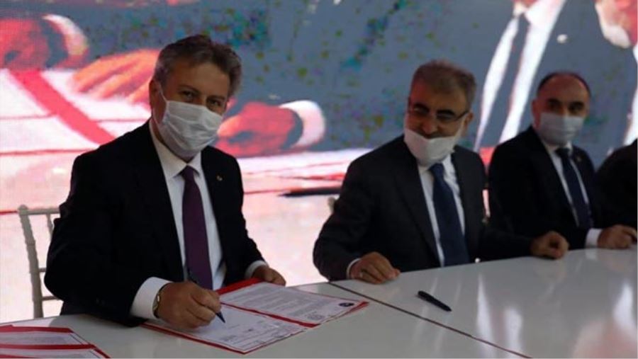 BAKAN SELÇUK İMAM HATİP FEN LİSESİ’NİN PROTOKOLÜNÜ İMZALADI