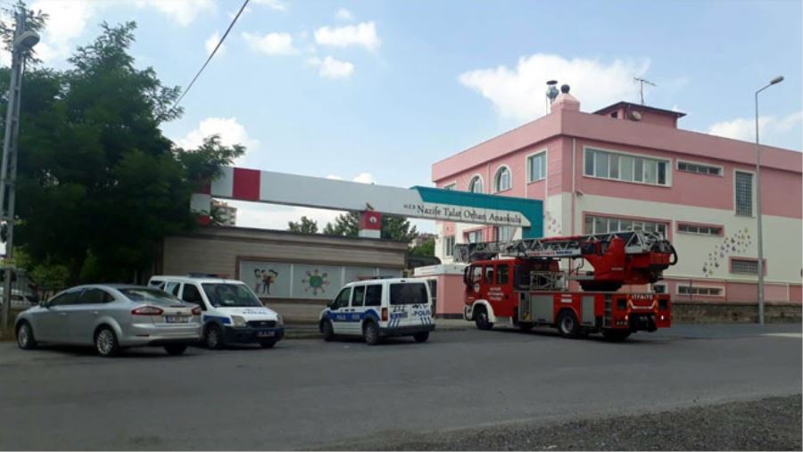 ANAOKULU ÇATISINDA YANGIN