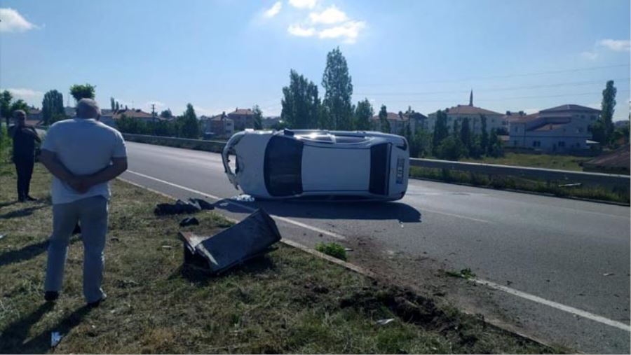 YENİ ALDIĞI OTOMOBİLİYLE İLK GÜN KAZA YAPTI