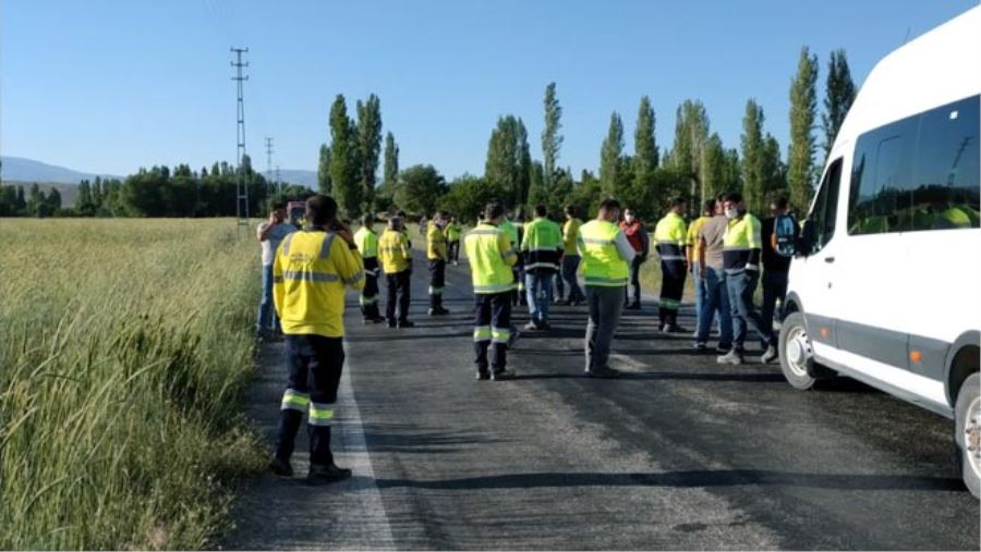 ALTIN MADENİ İŞÇİLERİNİ TAŞIYAN SERVİSE ATEŞ AÇILDI