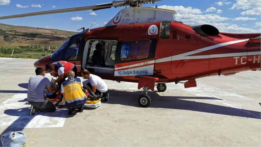 KALÇA KEMİĞİ KIRILAN VATANDAŞIN İMDADINA HAVA AMBULANSI YETİŞTİ