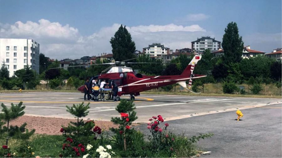 KARDEŞİNİ KURTARIRKEN PARMAĞINDAN OLUYORDU