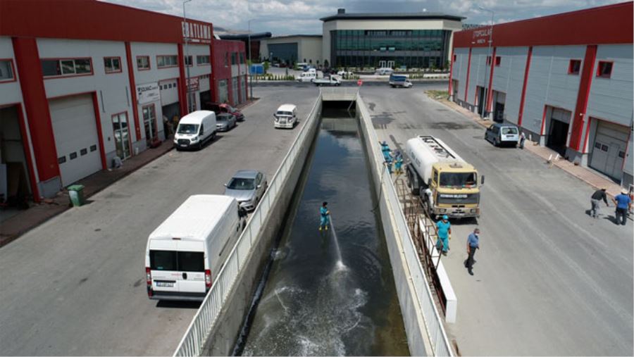 KOCASİNAN’DA KANALLAR TEMİZLENİYOR