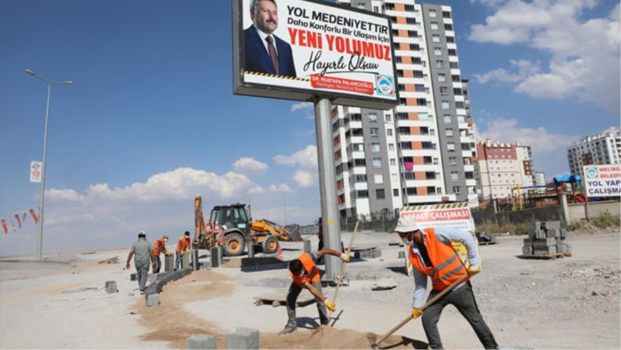MELİKGAZİ YENİ YÜRÜYÜŞ YOLLARI YAPIYOR