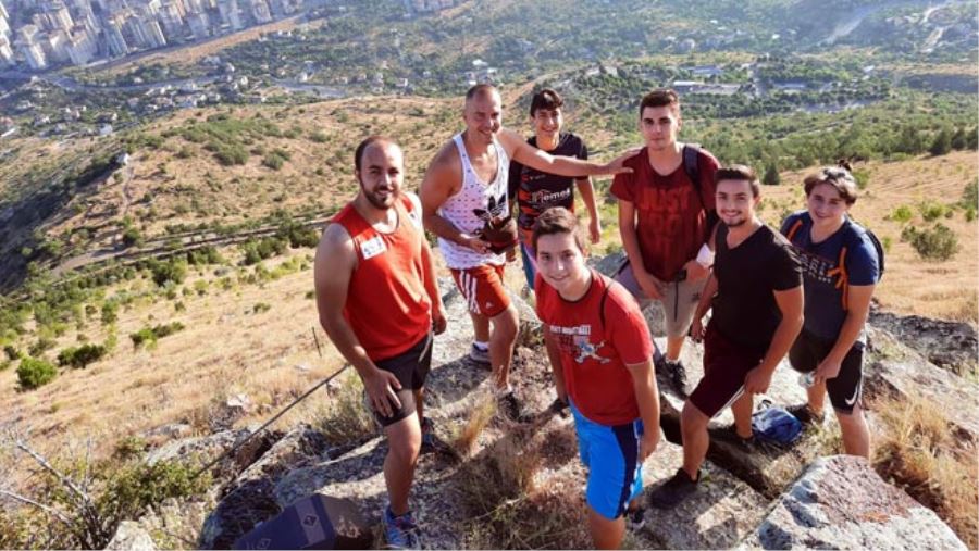 ALİ DAĞI ZİRVEDE DOĞUM GÜNÜ KUTLAMASI