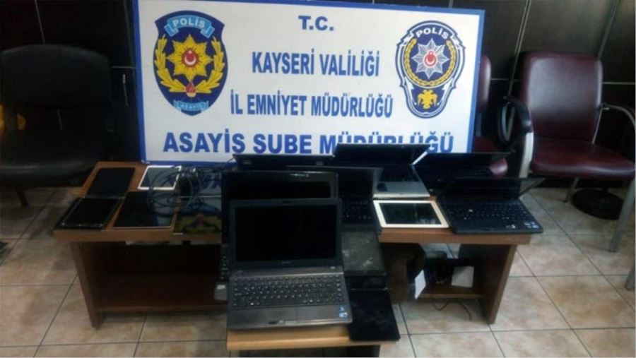 KAPÜŞONLU HIRSIZLAR YAKAYI ELE VERDİ