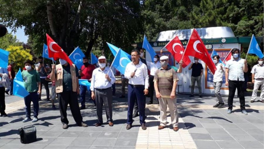 DOĞU TÜRKİSTAN’LILAR KATLİYAMI KINADILAR