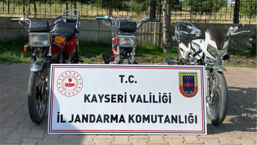 MOTOSİKLET HIRSIZLARI KAÇARKEN TARLADA YAKALANDI