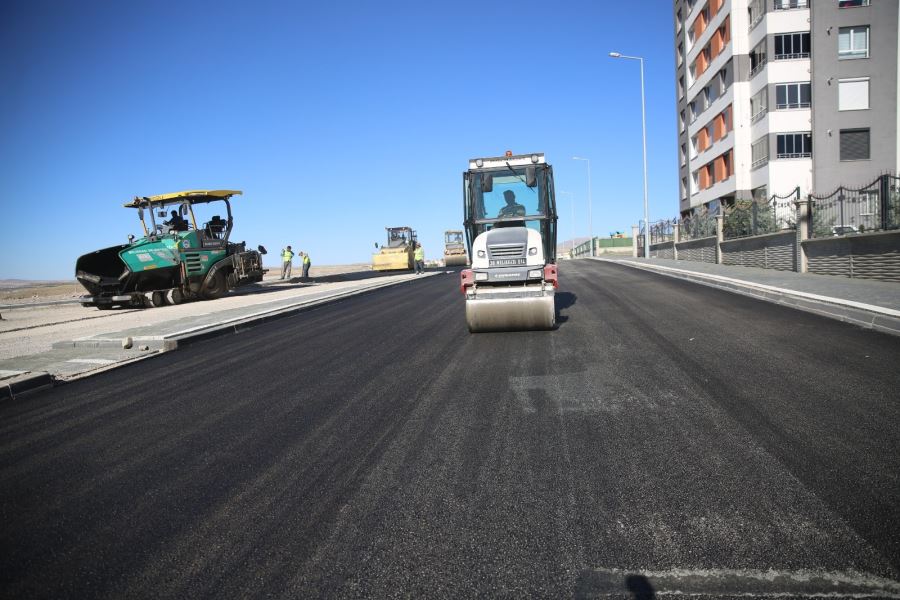 YEŞİLYURT ASFALTLANIYOR