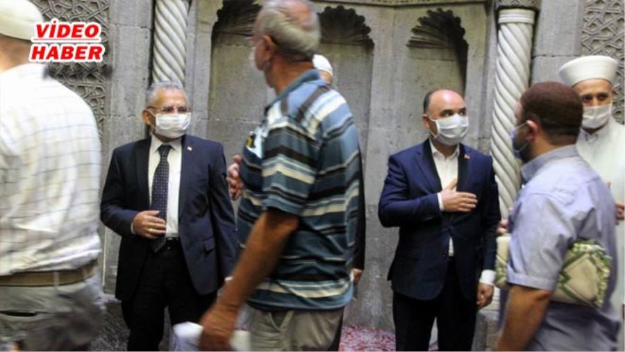 İLİMİZ PROTOKOLÜ BAYRAM NAMAZINI HUNAT’TA KILDI