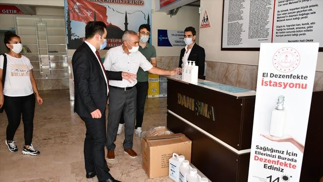 KTB’DEN OKULLARA MASKE VE DEZENFEKTAN YARDIMI