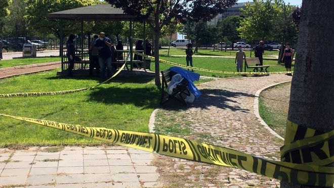 DİNLENMEK İÇİN OTURDUĞU BANKTAN KALKAMADI