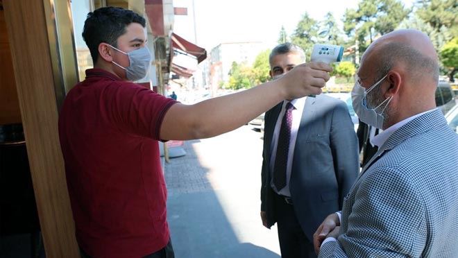 BAŞKAN ÇOLAKBAYRAKDAR’DAN ESNAFA KORONAVİRÜS UYARILARI