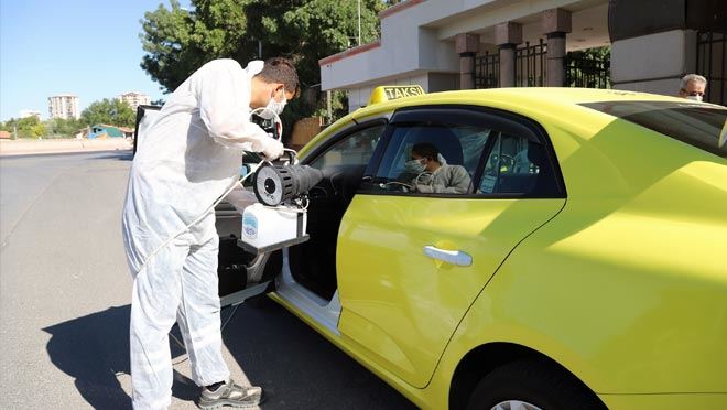 BÜYÜKŞEHİR BELEDİYESİ’NDEN TAKSİLERE DEZENFEKSİYON