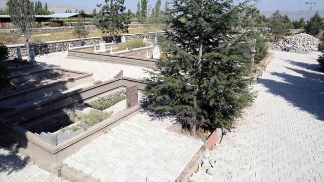 SİNDELHÖYÜK MAHALLE MEZARLIĞINDAKİ PARKE ÇALIŞMASI DEVAM EDİYOR