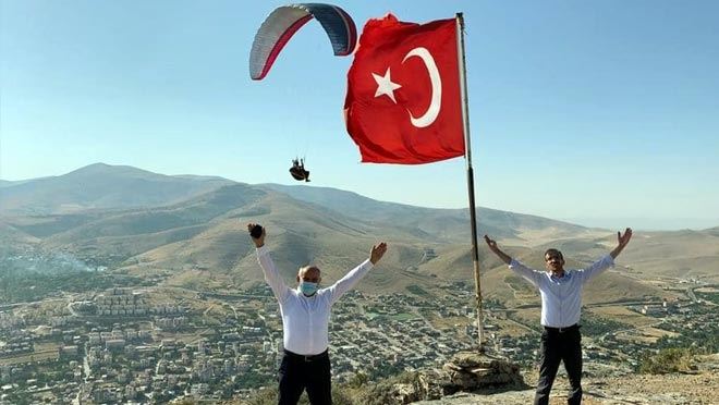 YAHYALI’DA YAMAÇ PARAŞÜTÜ HEYECANI