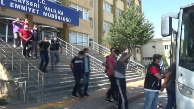 UYUŞTURUCULARI PİYASAYA SÜREMEDEN YAKALANDILAR