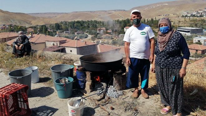 YEŞİLHİSAR’DA PEKMEZ YAPIMI BAŞLADI