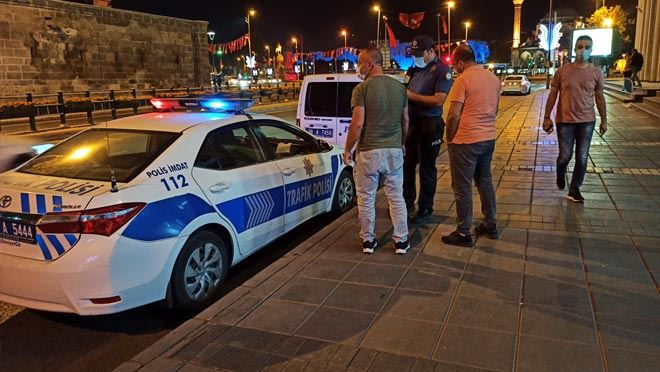 MASKE TAKMAYAN VATANDAŞTAN CEZA YAZAN POLİSE TEPKİ