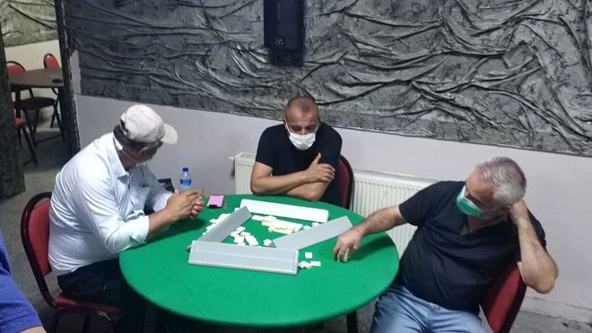 OKEY MASASINDA YAKALANDILAR 88 BİN TL CEZA YEDİLER