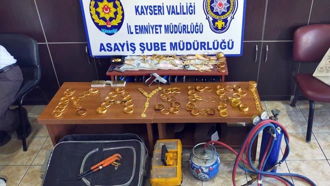 İLDEM KUYUMCU SOYGUNCUSU YAKAYI ELE VERDİ