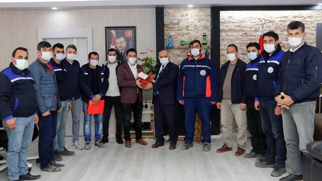 BELEDİYE İŞÇİLERİNDEN BAŞKAN ÖZTÜRK’E TEŞEKKÜR