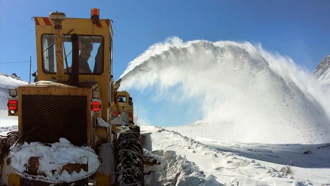 BÜYÜKŞEHİR’İN ‘KAR’ TİMİ, İLÇEDE KAPALI YOL BIRAKMIYOR