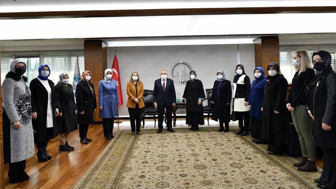 BÜYÜKKILIÇ, AK PARTİ KAYSERİ KADIN KOLLARI’NIN YENİ YÖNETİMİNİ KABUL ETTİ