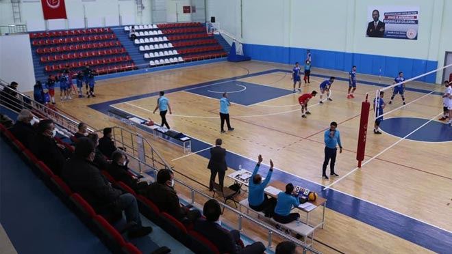 VOLEYBOL’DA DEVELİ RÜZGARI ESİYOR