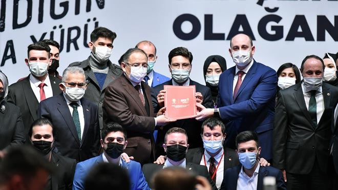 BÜYÜKKILIÇ’A AK GENÇLERDEN COŞKULU KARŞILAMA