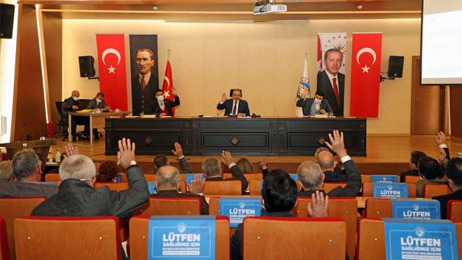 BELEDİYE KİRACILARININ 10 AYLIK BORÇLARI SİLİNDİ